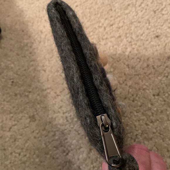 Wild Woolies 100% Wool Flower Power Gray Coin Purse Wallet NWOT - Picture 7 of 11